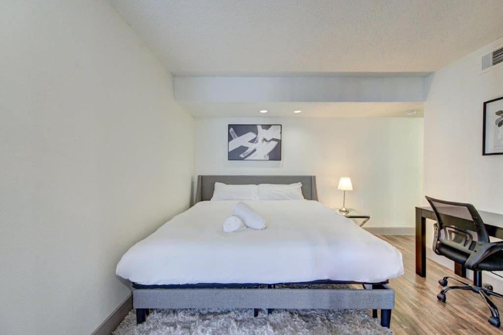 Lux Suite /King Bed /Free Parking/Pool/First Floor Χιούστον Εξωτερικό φωτογραφία