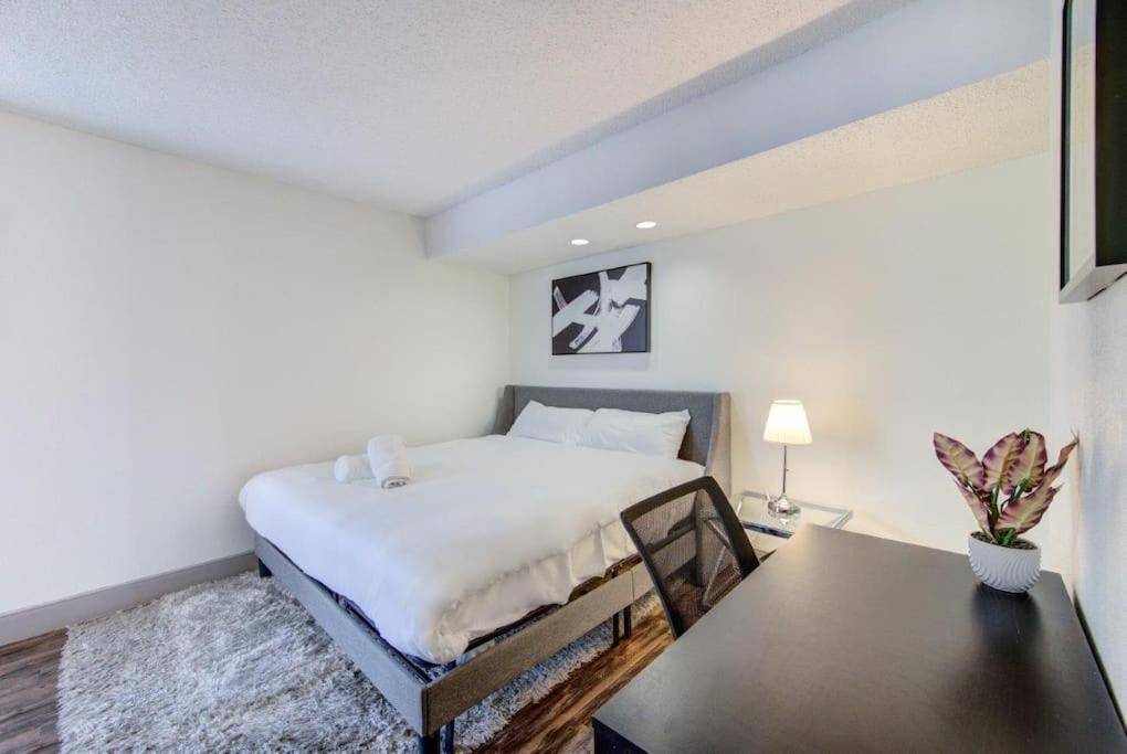 Lux Suite /King Bed /Free Parking/Pool/First Floor Χιούστον Εξωτερικό φωτογραφία