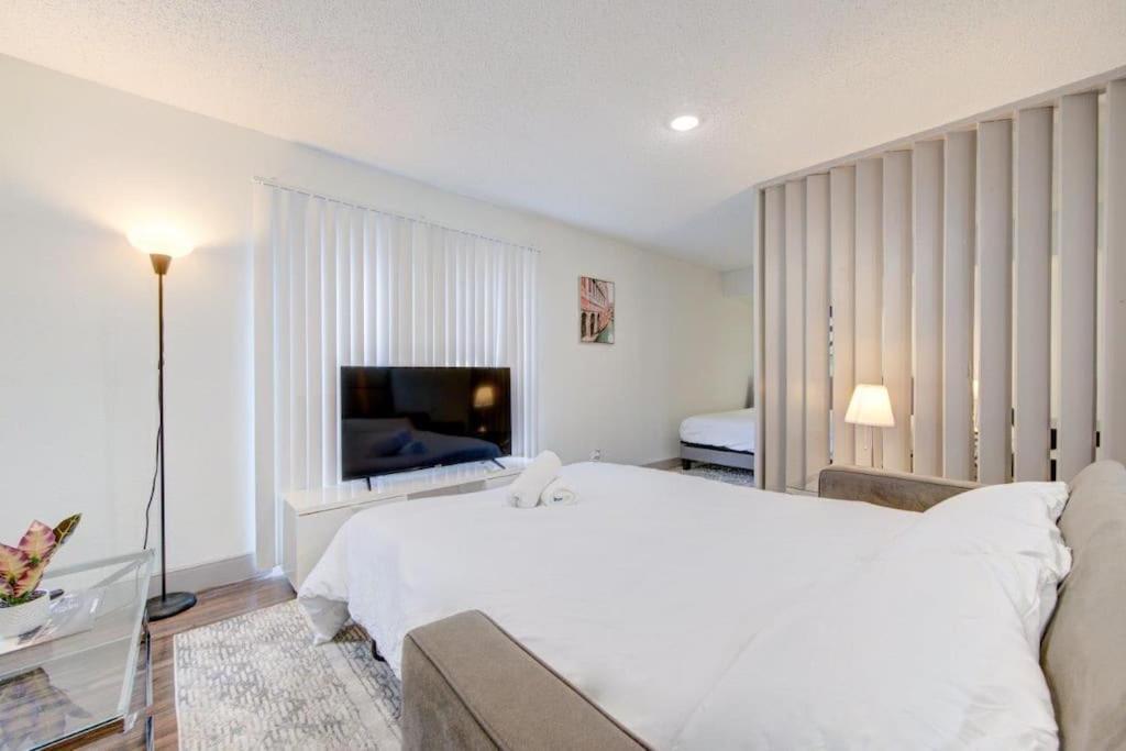 Lux Suite /King Bed /Free Parking/Pool/First Floor Χιούστον Εξωτερικό φωτογραφία
