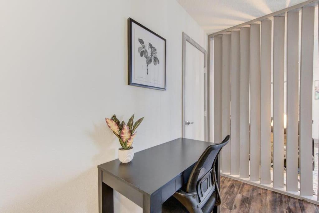 Lux Suite /King Bed /Free Parking/Pool/First Floor Χιούστον Εξωτερικό φωτογραφία