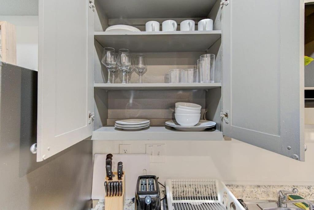 Lux Suite /King Bed /Free Parking/Pool/First Floor Χιούστον Εξωτερικό φωτογραφία