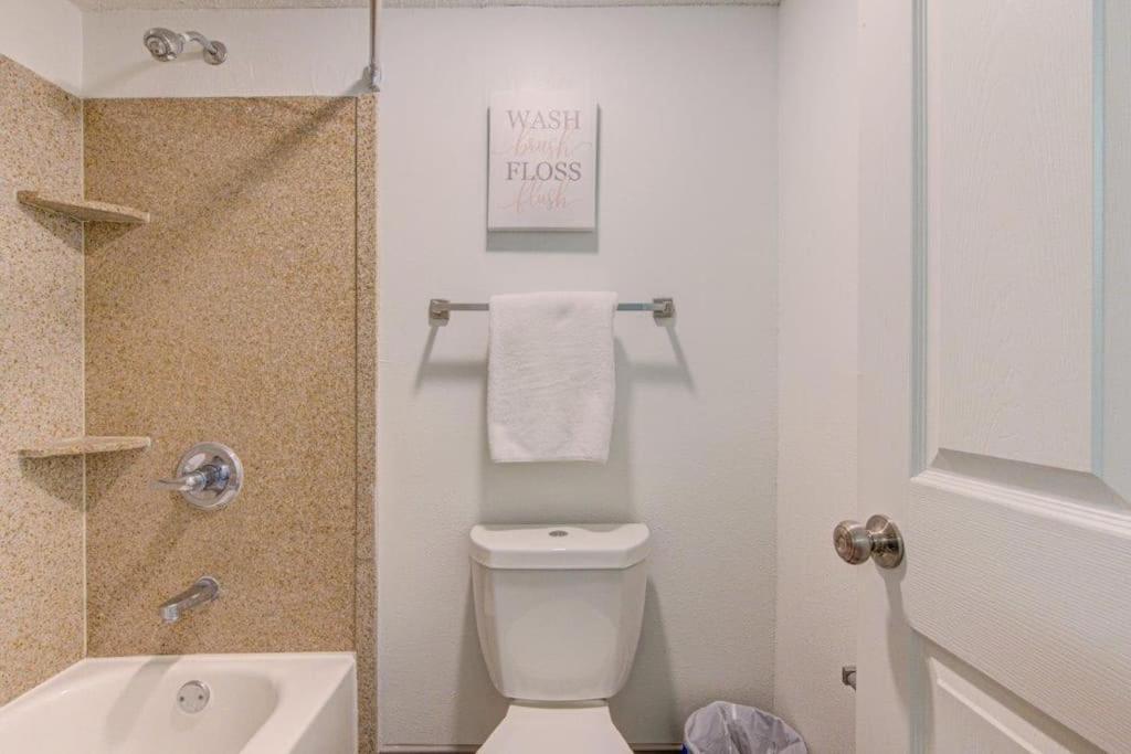 Lux Suite /King Bed /Free Parking/Pool/First Floor Χιούστον Εξωτερικό φωτογραφία