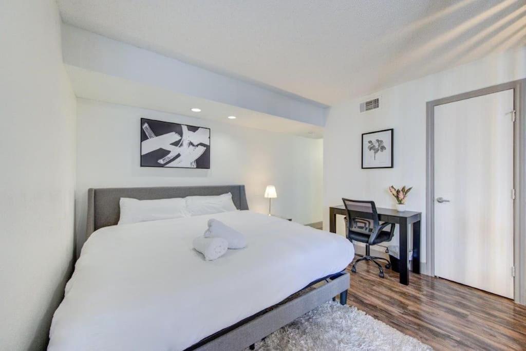 Lux Suite /King Bed /Free Parking/Pool/First Floor Χιούστον Εξωτερικό φωτογραφία