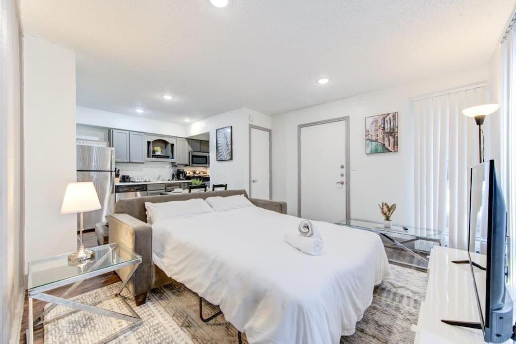Lux Suite /King Bed /Free Parking/Pool/First Floor Χιούστον Εξωτερικό φωτογραφία